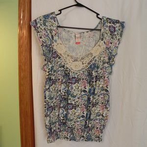 No Boundaries printed blouse